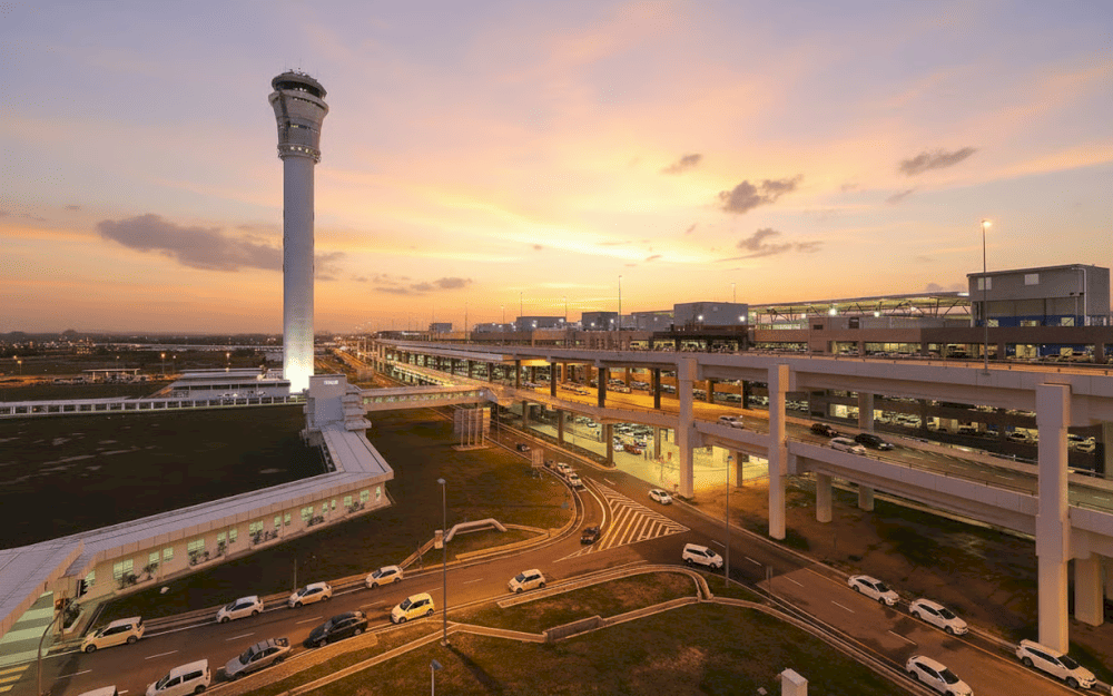 H&agrave;nh kh&aacute;ch c&oacute; nhiều lựa chọn thuận tiện để di chuyển từ s&acirc;n bay KLIA hoặc KLIA2 về c&aacute;c điểm trong th&agrave;nh phố